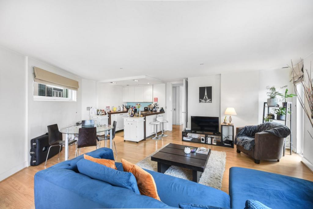Spacious Two-Bedroom Apartment with Dual-Aspect Views – Empire Square, Southwark
