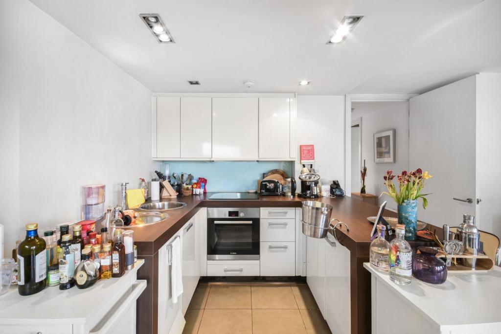 Spacious Two-Bedroom Apartment with Dual-Aspect Views – Empire Square, Southwark