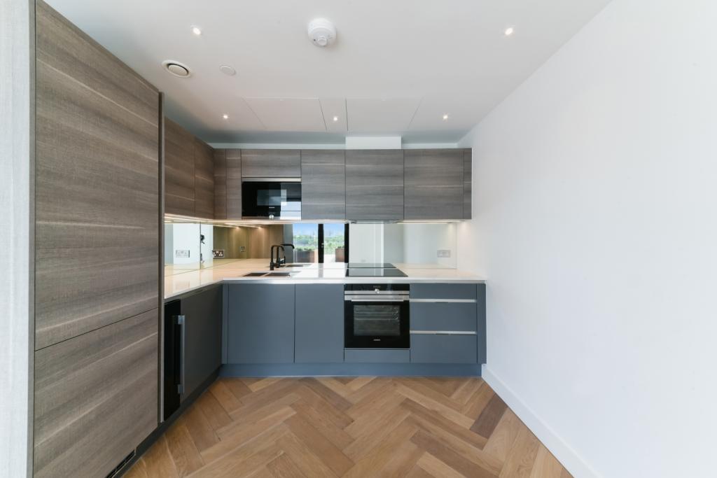 Modern One Bedroom Apartment with Private Terrace in Hoxton, London E2 – £2,968pcm