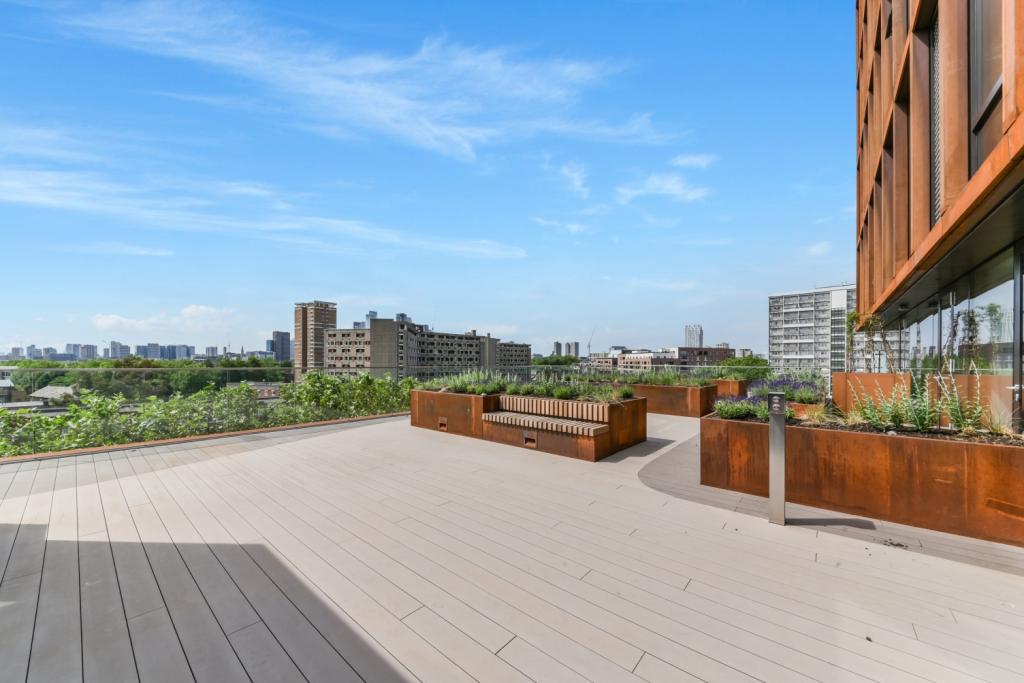 Modern One Bedroom Apartment with Private Terrace in Hoxton, London E2 – £2,968pcm