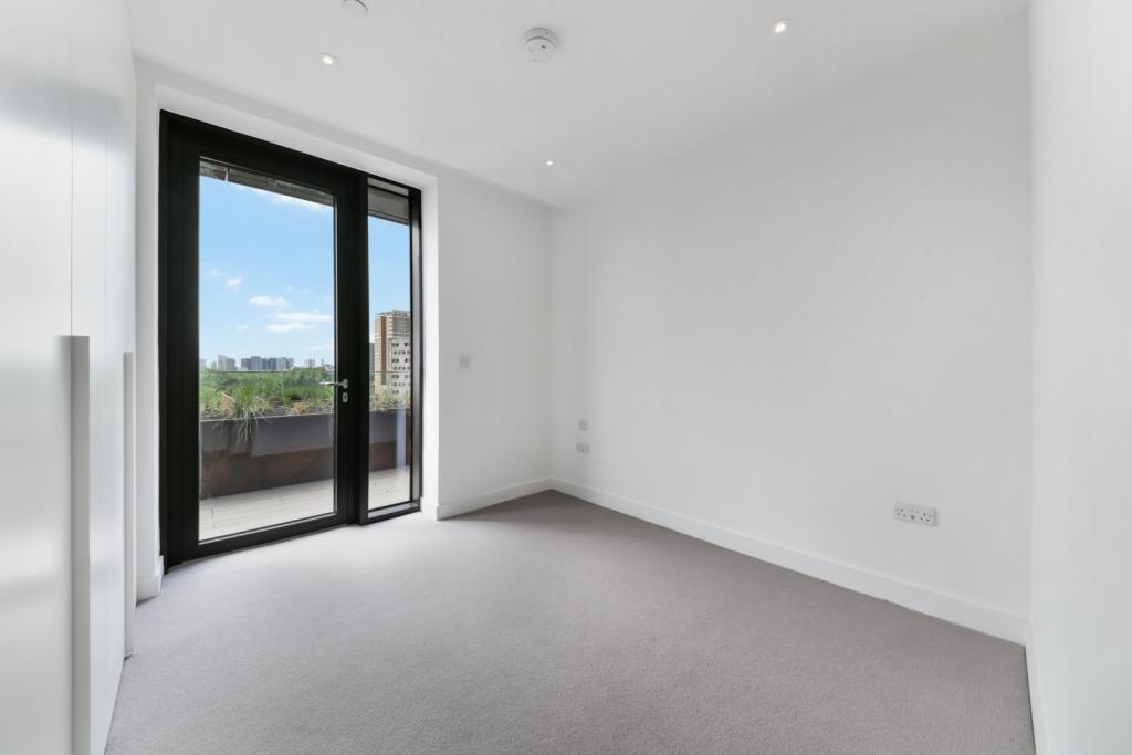 Modern One Bedroom Apartment with Private Terrace in Hoxton, London E2 – £2,968pcm