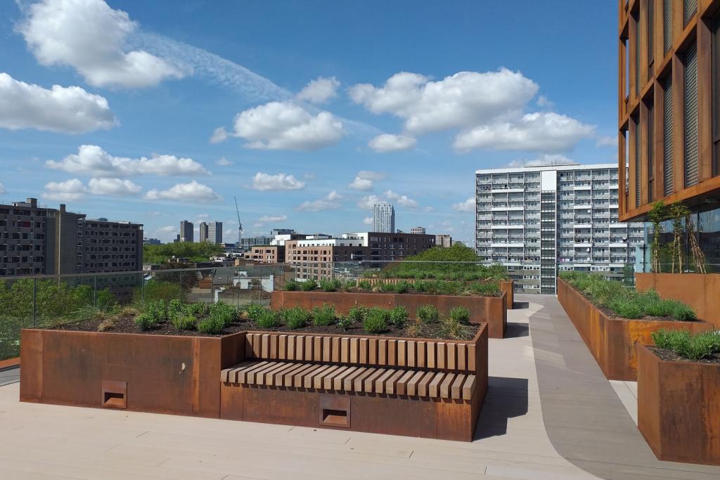Modern One Bedroom Apartment with Private Terrace in Hoxton, London E2 – £2,968pcm