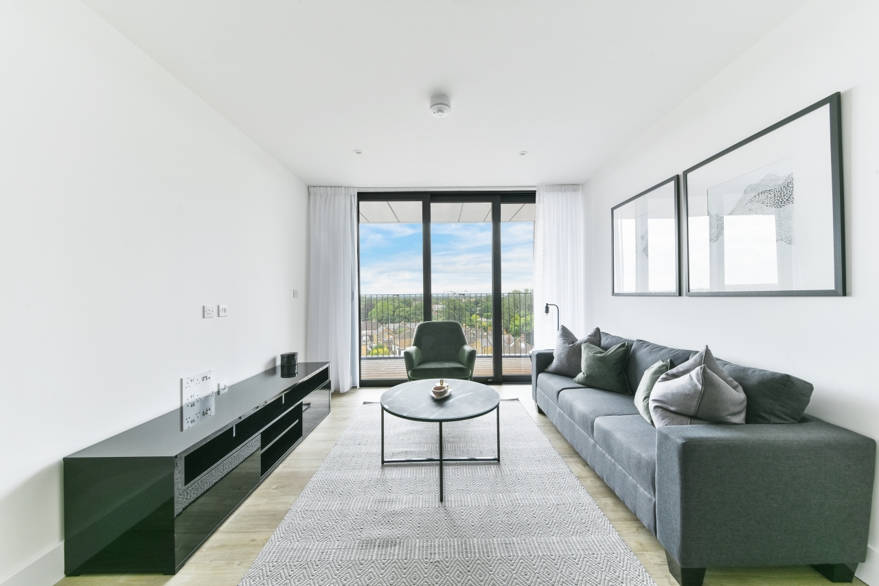Modern Two-Bedroom, Two-Bathroom Apartment with Balcony in London Square Staines – £1,993pcm