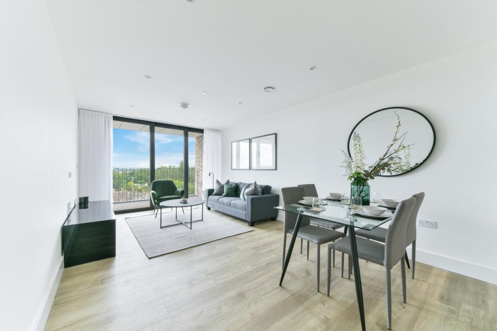 Modern Two-Bedroom, Two-Bathroom Apartment with Balcony in London Square Staines – £1,993pcm