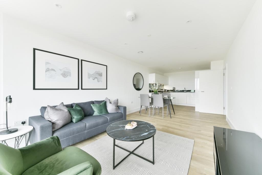 Modern Two-Bedroom, Two-Bathroom Apartment with Balcony in London Square Staines – £1,993pcm