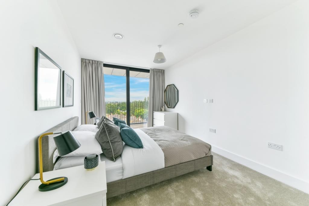 Modern Two-Bedroom, Two-Bathroom Apartment with Balcony in London Square Staines – £1,993pcm