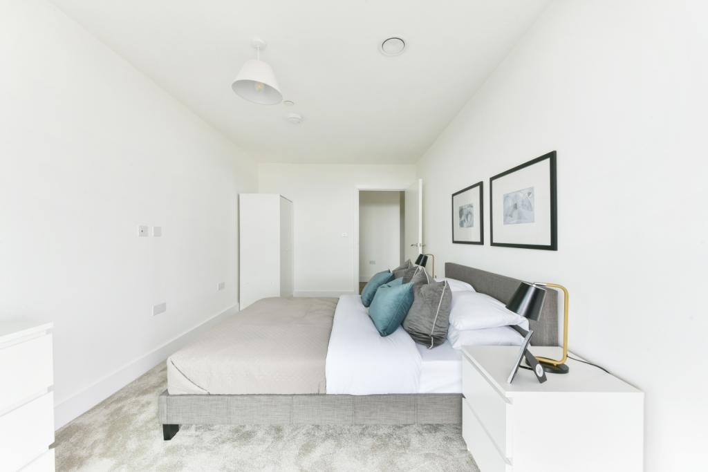 Modern Two-Bedroom, Two-Bathroom Apartment with Balcony in London Square Staines – £1,993pcm