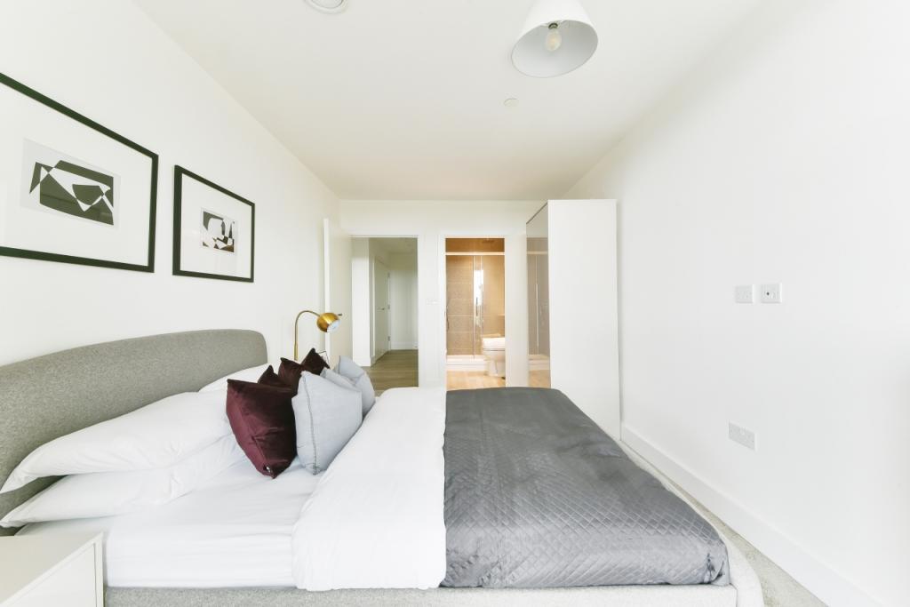 Modern Two-Bedroom, Two-Bathroom Apartment with Balcony in London Square Staines – £1,993pcm