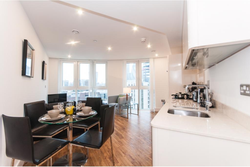 Modern One-Bedroom Apartment – Altitude Point, Aldgate, London, E1
