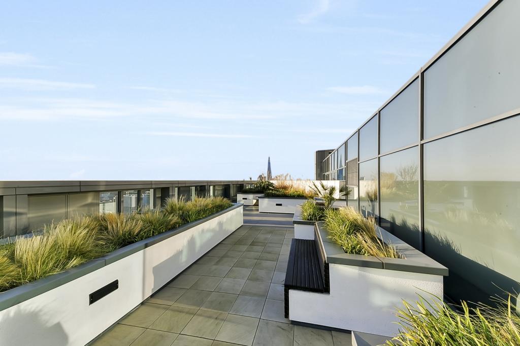 Modern One-Bedroom Apartment – Altitude Point, Aldgate, London, E1