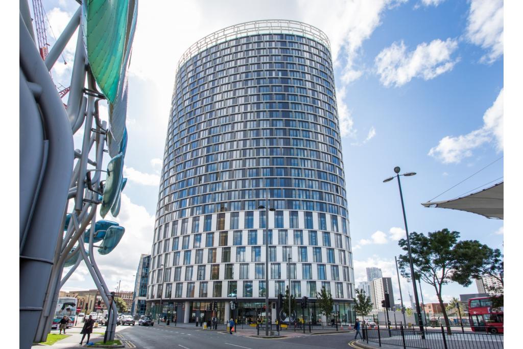 One Bedroom Apartment with Winter Garden – £2,383pcm – Station Street, Stratford, E15