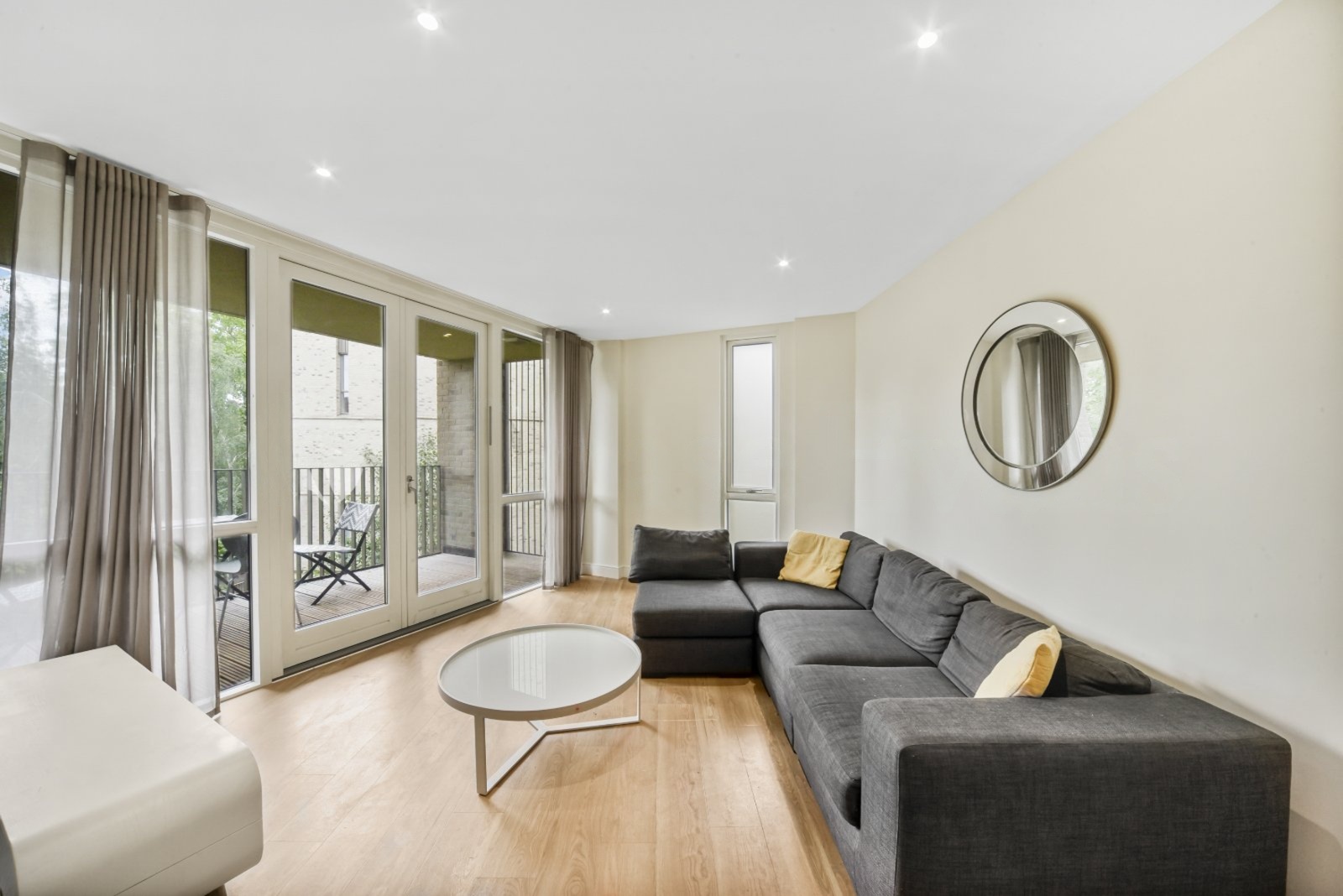 Spacious Two Bedroom,Apartment with Private Balcony – £2,925pcm – Stead Street, Elephant And Castle
