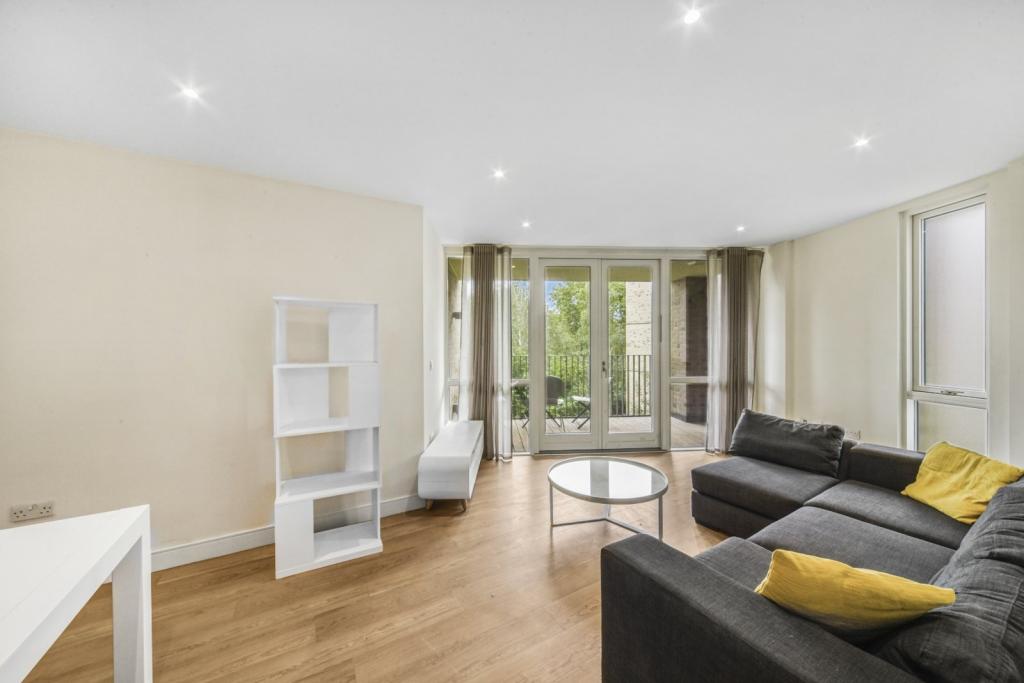 Spacious Two Bedroom,Apartment with Private Balcony – £2,925pcm – Stead Street, Elephant And Castle