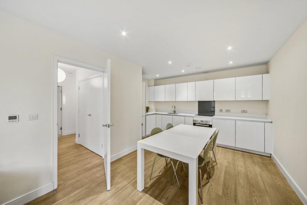 Spacious Two Bedroom,Apartment with Private Balcony – £2,925pcm – Stead Street, Elephant And Castle