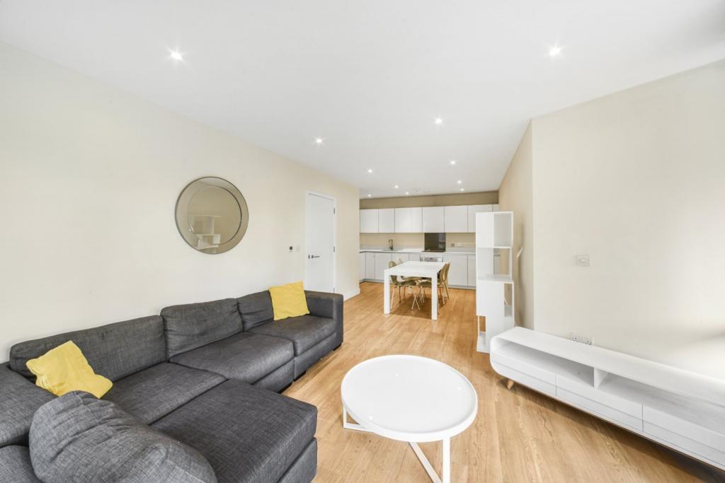 Spacious Two Bedroom,Apartment with Private Balcony – £2,925pcm – Stead Street, Elephant And Castle