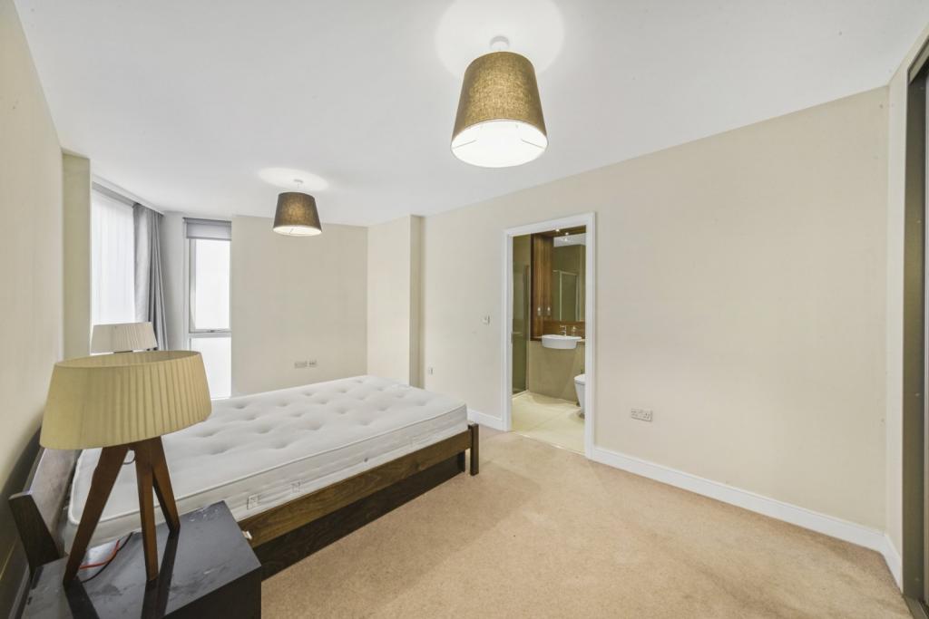 Spacious Two Bedroom,Apartment with Private Balcony – £2,925pcm – Stead Street, Elephant And Castle