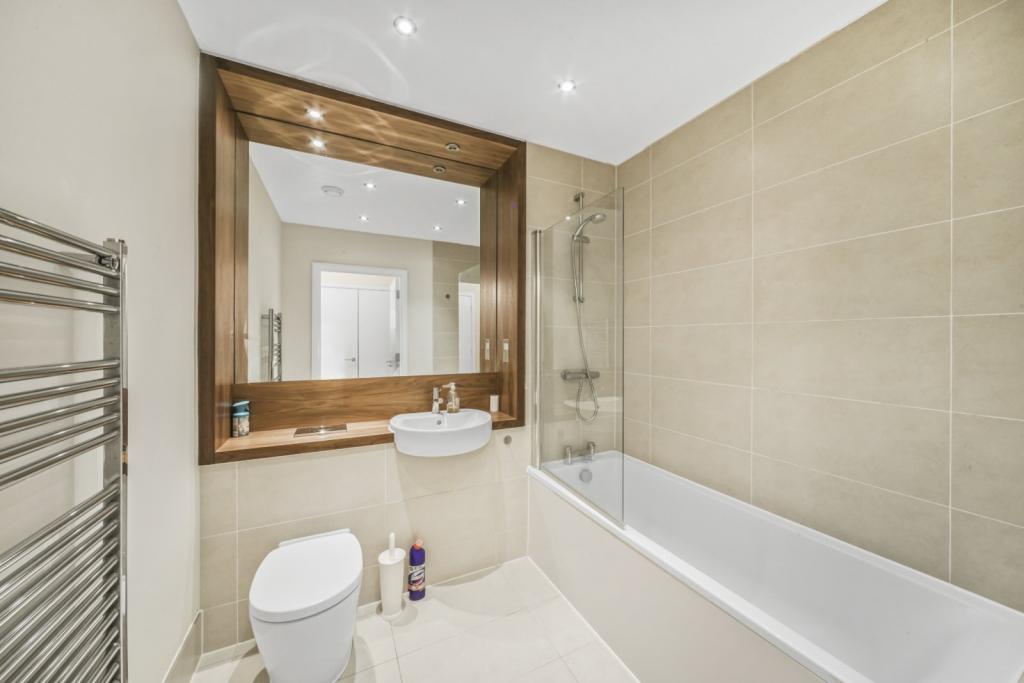Spacious Two Bedroom,Apartment with Private Balcony – £2,925pcm – Stead Street, Elephant And Castle