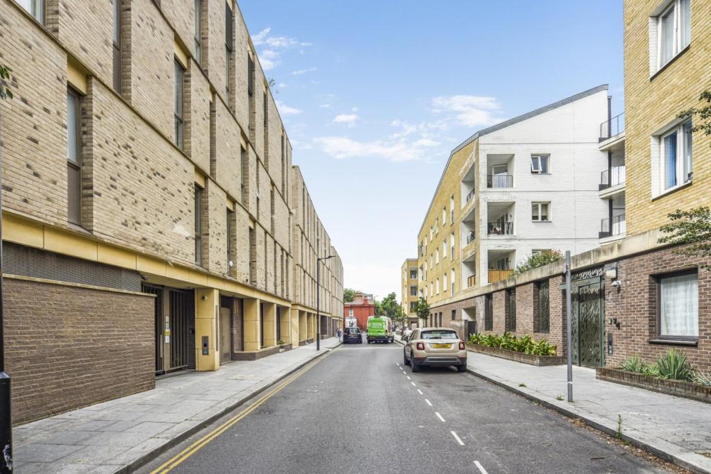 Spacious Two Bedroom,Apartment with Private Balcony – £2,925pcm – Stead Street, Elephant And Castle