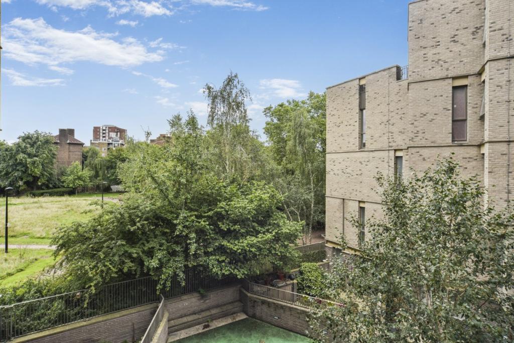 Spacious Two Bedroom,Apartment with Private Balcony – £2,925pcm – Stead Street, Elephant And Castle