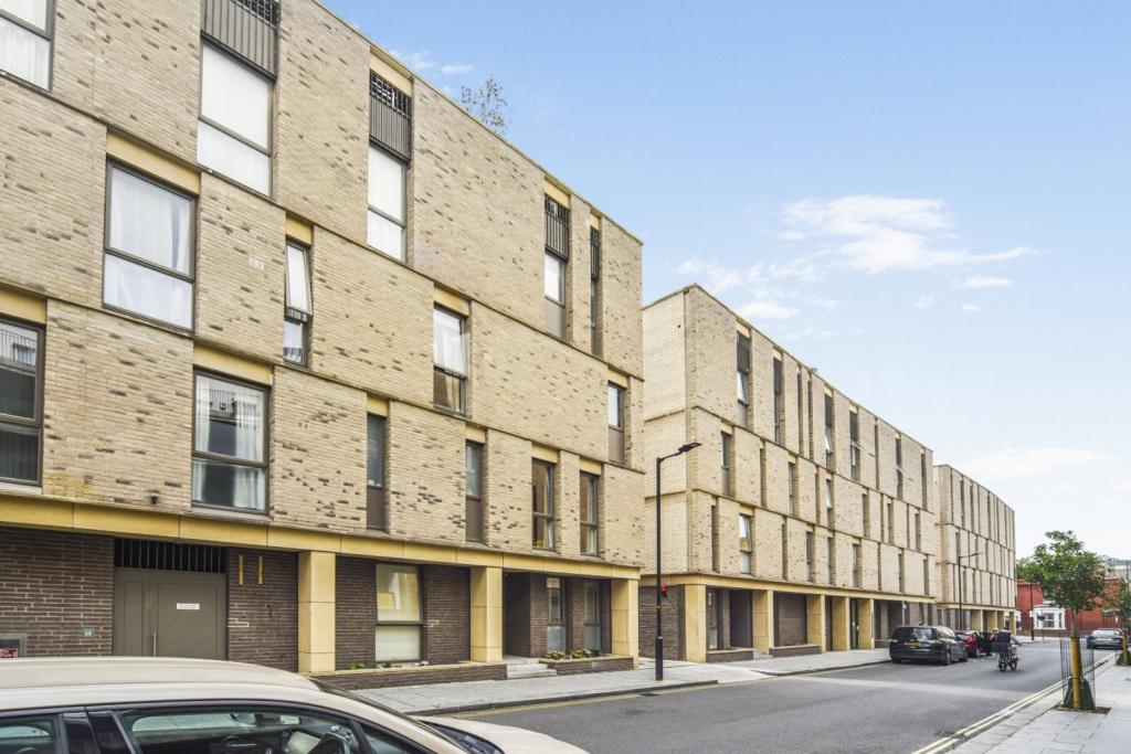 Spacious Two Bedroom,Apartment with Private Balcony – £2,925pcm – Stead Street, Elephant And Castle