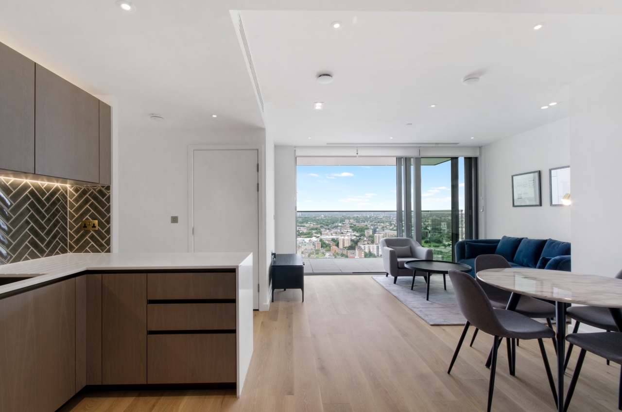 Luxury Two Bedroom Apartment with Balcony – £4,311pcm – City Road, Hoxton, London