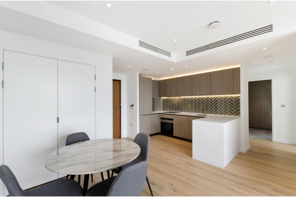 Luxury Two Bedroom Apartment with Balcony – £4,311pcm – City Road, Hoxton, London