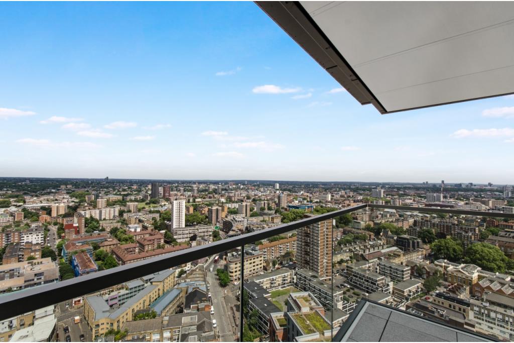 Luxury Two Bedroom Apartment with Balcony – £4,311pcm – City Road, Hoxton, London
