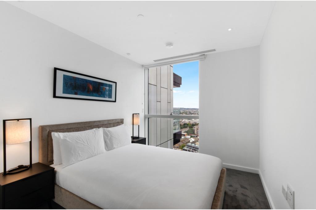 Luxury Two Bedroom Apartment with Balcony – £4,311pcm – City Road, Hoxton, London