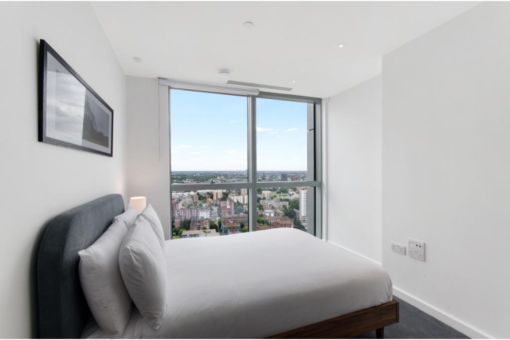 Luxury Two Bedroom Apartment with Balcony – £4,311pcm – City Road, Hoxton, London