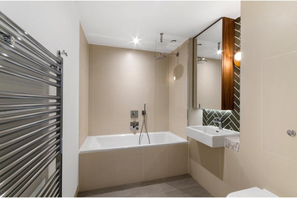 Luxury Two Bedroom Apartment with Balcony – £4,311pcm – City Road, Hoxton, London