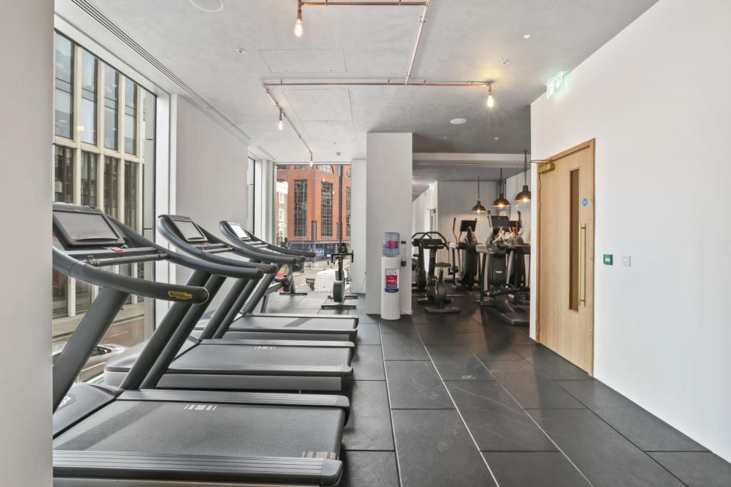Luxury Two Bedroom Apartment with Balcony – £4,311pcm – City Road, Hoxton, London