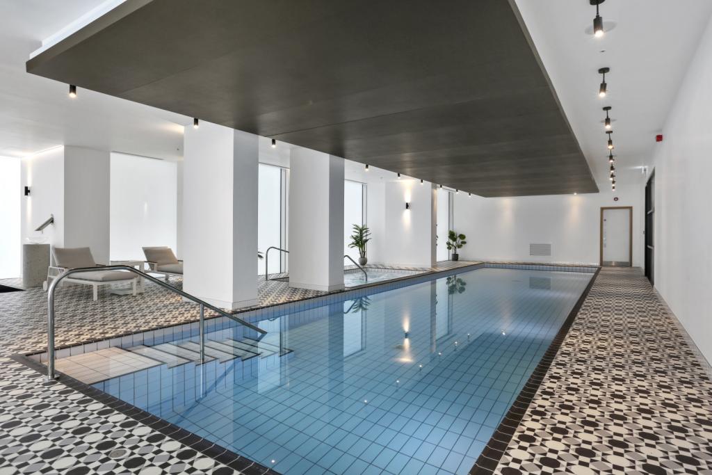 Luxury Two Bedroom Apartment with Balcony – £4,311pcm – City Road, Hoxton, London
