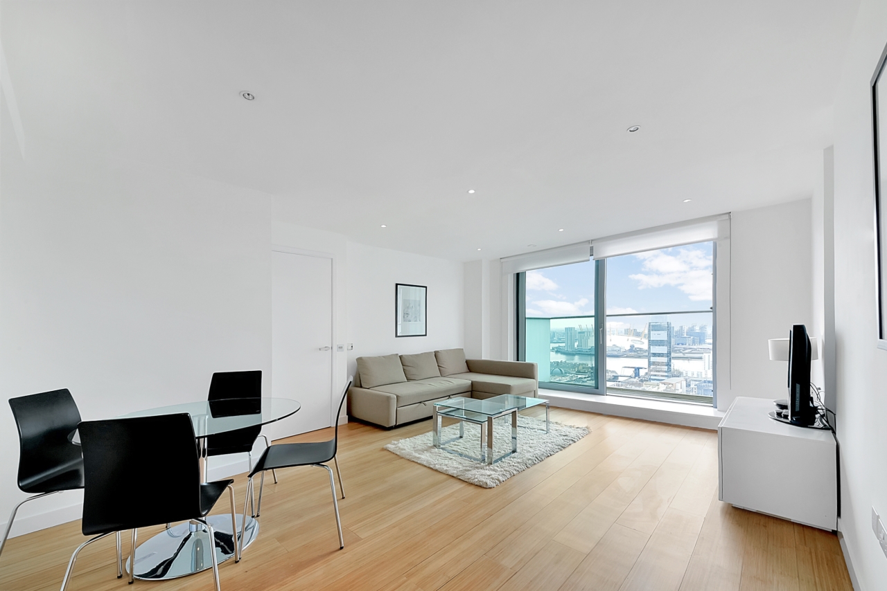 Stunning One-Bedroom Apartment with River Views - Pan Peninsula West Tower, Canary Wharf, London