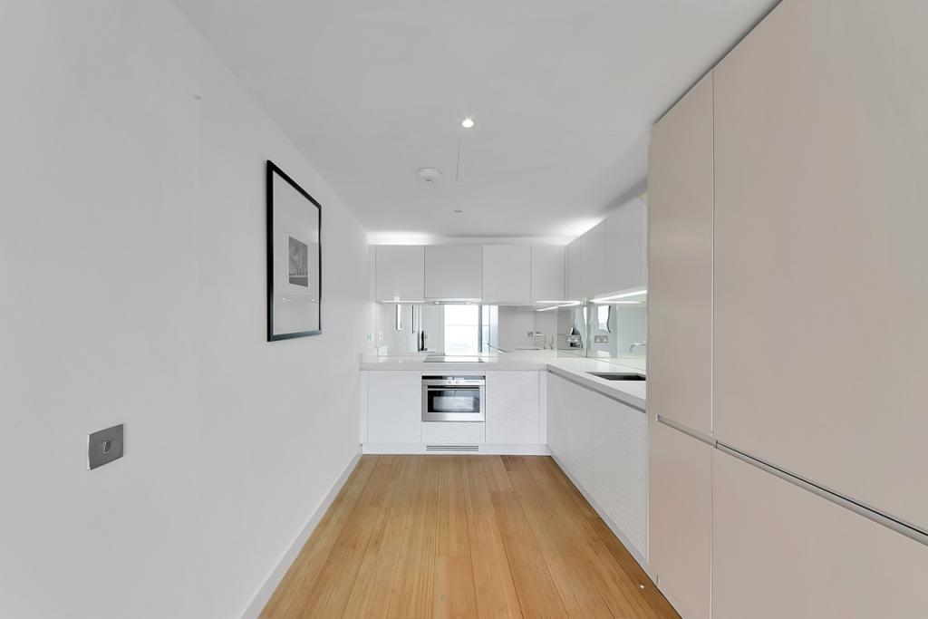 Stunning One-Bedroom Apartment with River Views - Pan Peninsula West Tower, Canary Wharf, London