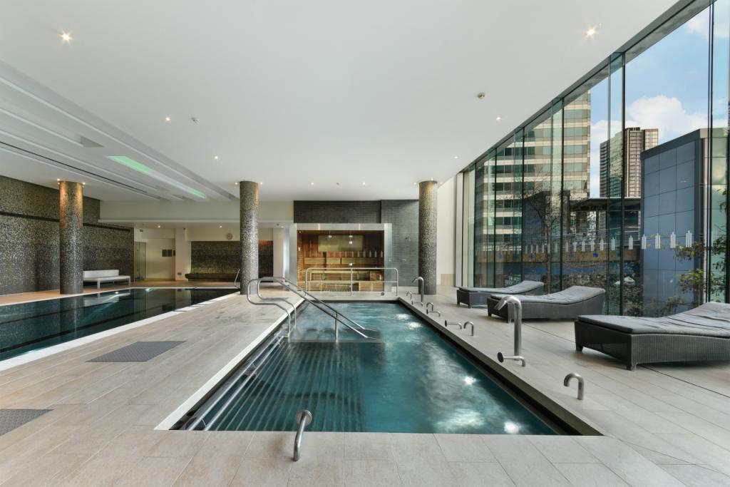 Stunning One-Bedroom Apartment with River Views - Pan Peninsula West Tower, Canary Wharf, London