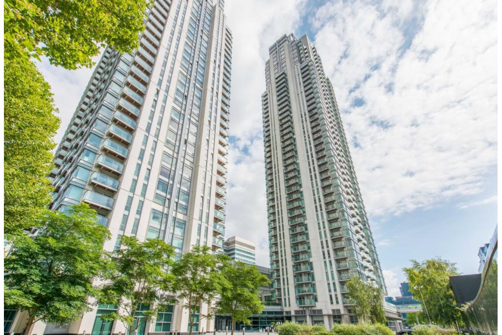 Stunning One-Bedroom Apartment with River Views - Pan Peninsula West Tower, Canary Wharf, London