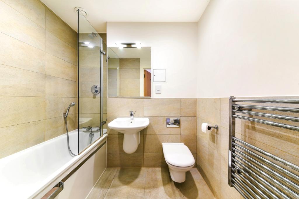 Spacious One-Bedroom Apartment with Private Balcony – Streamlight Tower, Canary Wharf
