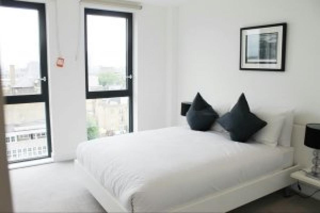 Modern Two-Bedroom Apartment with Private Balcony – Cityscape Development, Aldgate,