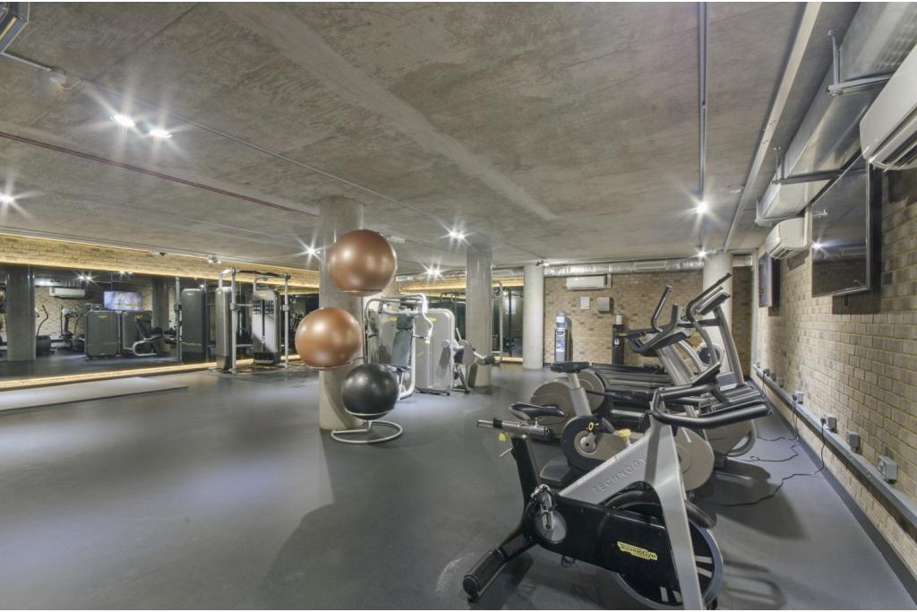 Modern Two-Bedroom Apartment with Private Balcony – Cityscape Development, Aldgate,
