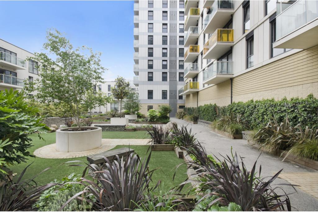 Modern Two-Bedroom Apartment with Private Balcony – Cityscape Development, Aldgate,