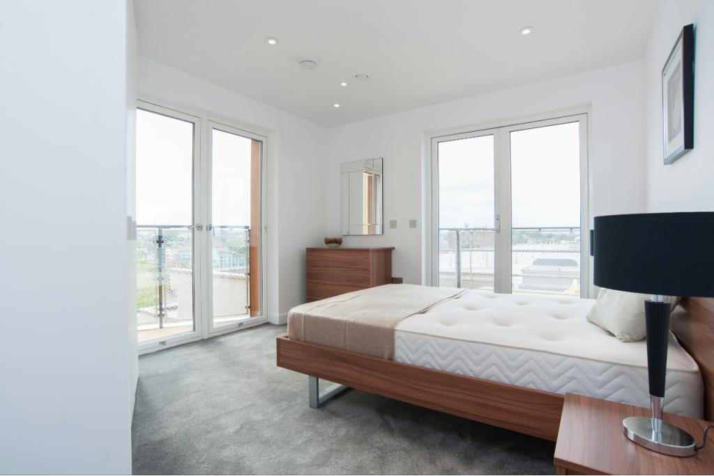 Stunning Two-Bedroom Apartment with Generous Balcony – Banyan Wharf, Islington, London, N1