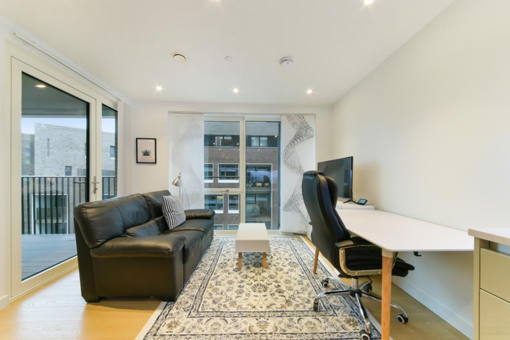Modern One-Bedroom Apartment with Balcony – Sayer Street, Elephant & Castle, London SE17