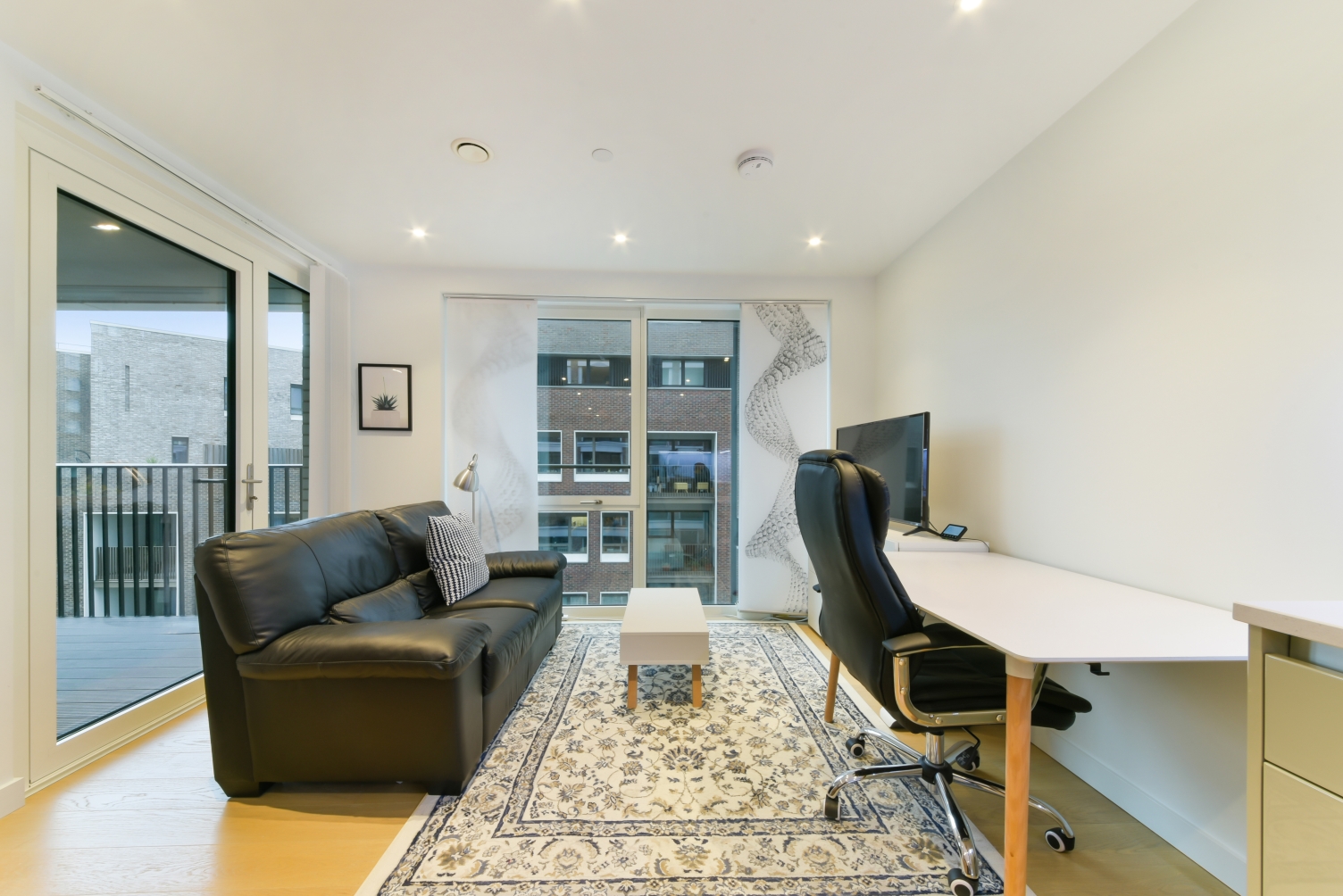 Modern One-Bedroom Apartment with Balcony – Sayer Street, Elephant & Castle, London SE17