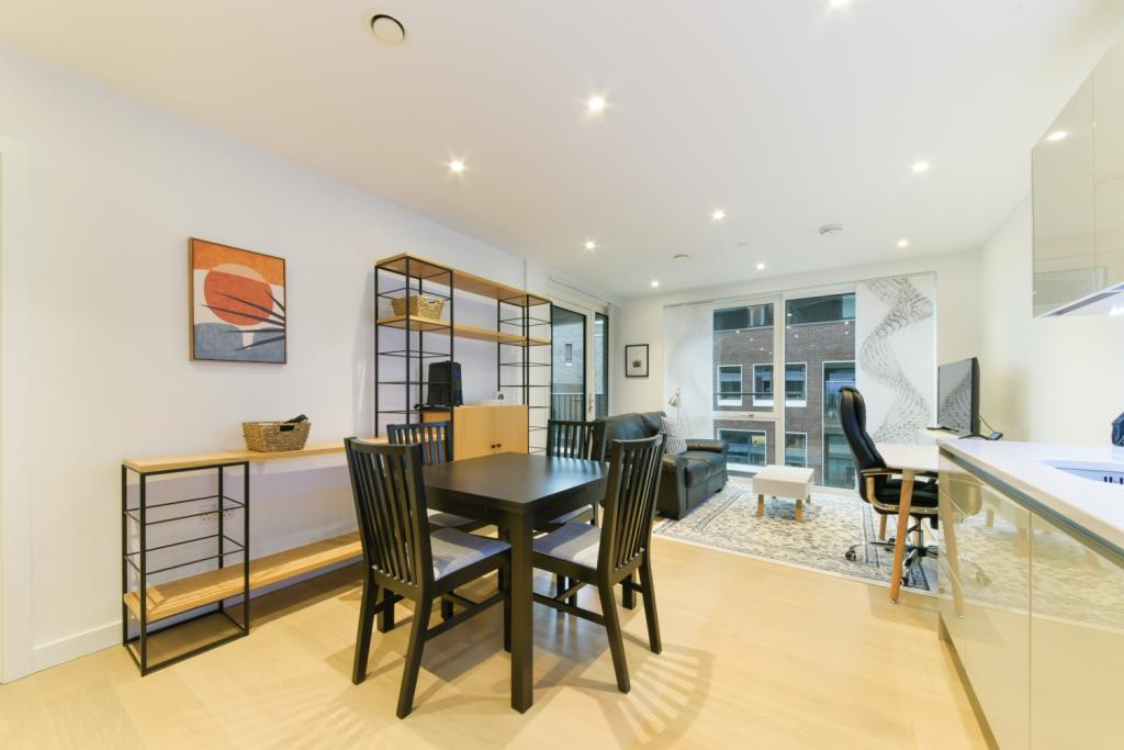 Modern One-Bedroom Apartment with Balcony – Sayer Street, Elephant & Castle, London SE17