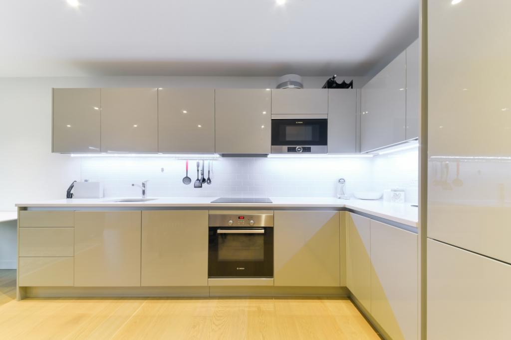 Modern One-Bedroom Apartment with Balcony – Sayer Street, Elephant & Castle, London SE17