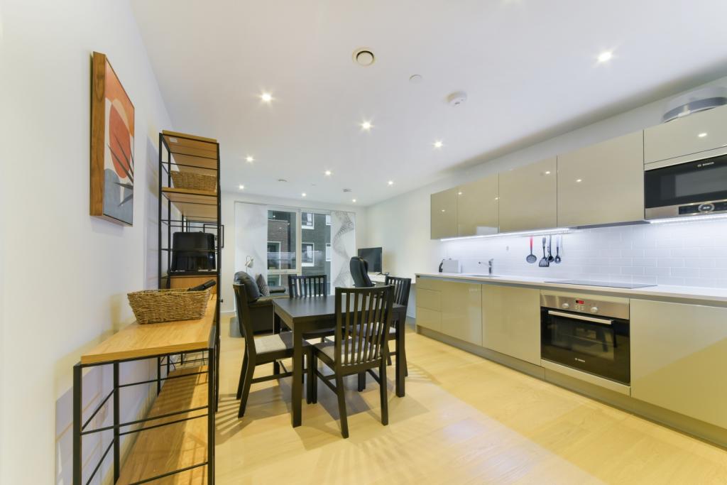 Modern One-Bedroom Apartment with Balcony – Sayer Street, Elephant & Castle, London SE17
