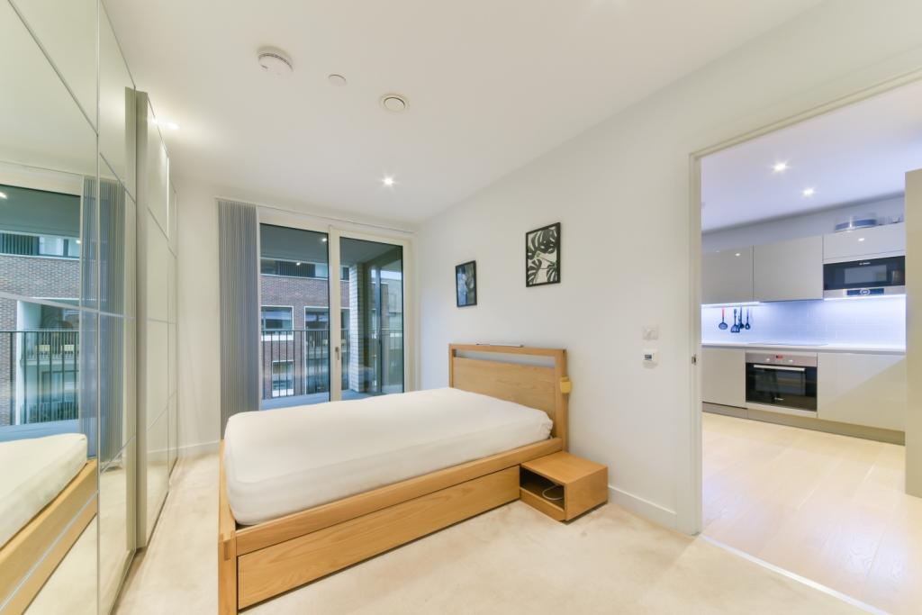 Modern One-Bedroom Apartment with Balcony – Sayer Street, Elephant & Castle, London SE17