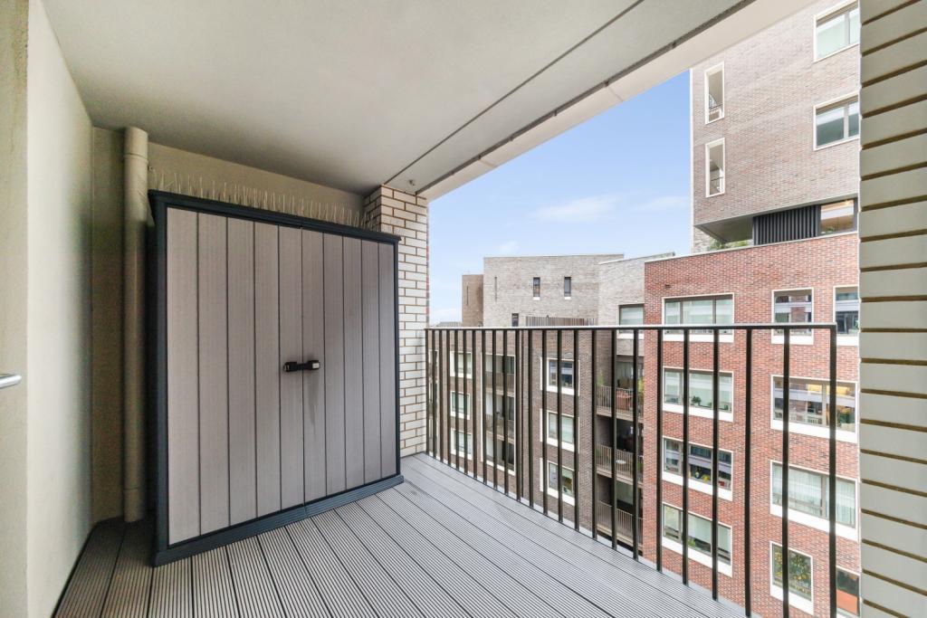 Modern One-Bedroom Apartment with Balcony – Sayer Street, Elephant & Castle, London SE17
