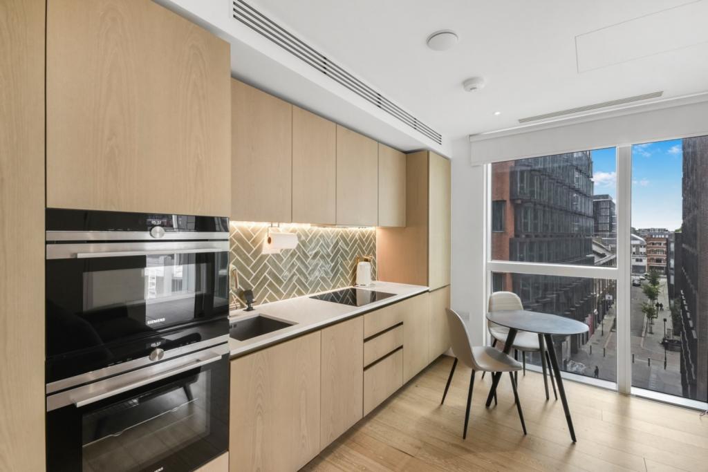 Luxury Studio Apartment with Private Balcony – City Road, Hoxton, London EC1V