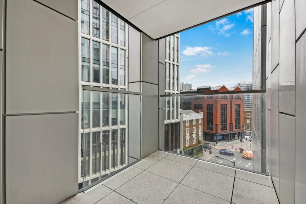 Luxury Studio Apartment with Private Balcony – City Road, Hoxton, London EC1V